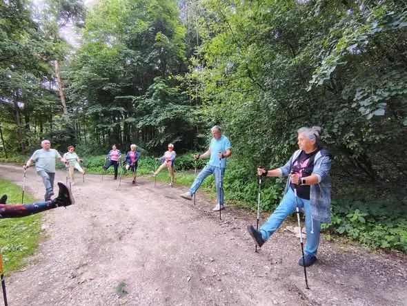 Seniorzy z Brzezin: tydzień pełen kreatywności, ruchu i muzyki