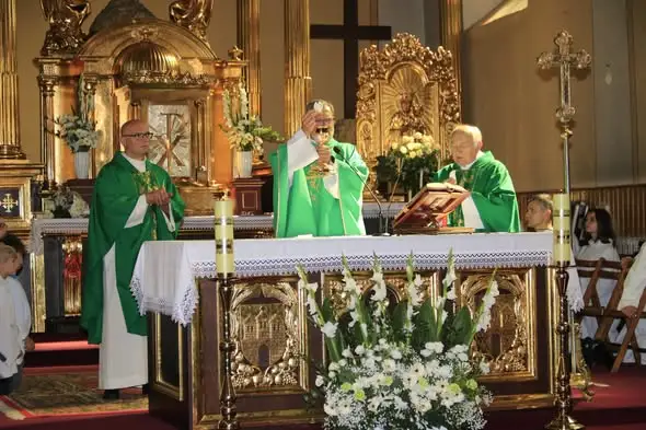 Nowy proboszcz w parafii w Brzezinach – ks. Arkadiusz Lechowski