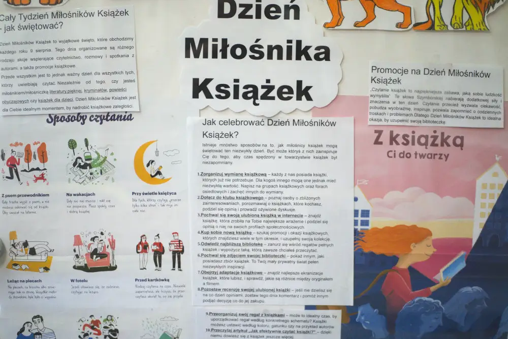 Światowy Dzień Miłośników Książek – biblioteka w Brzezinach przygotowała wystawę
