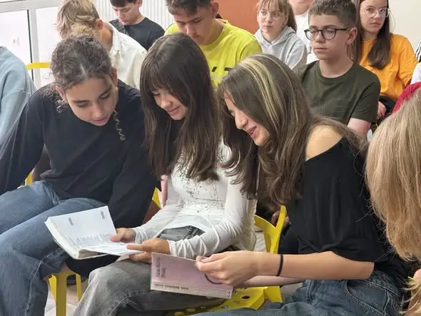 Narodowe Czytanie w Brzezinach: Uczniowie z klasą 8a sięgnęli po „Dziady”