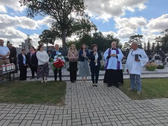 Wójt Dmosina oddała hołd poległym w rocznicę wybuchu II wojny światowej
