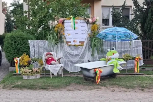 Sołecki witacz w Dmosinie Wieś zapowiada Dożynki