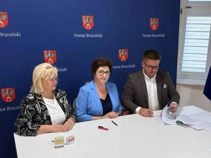Powiat Brzeziński dofinansuje windę w bibliotece w Dmosinie