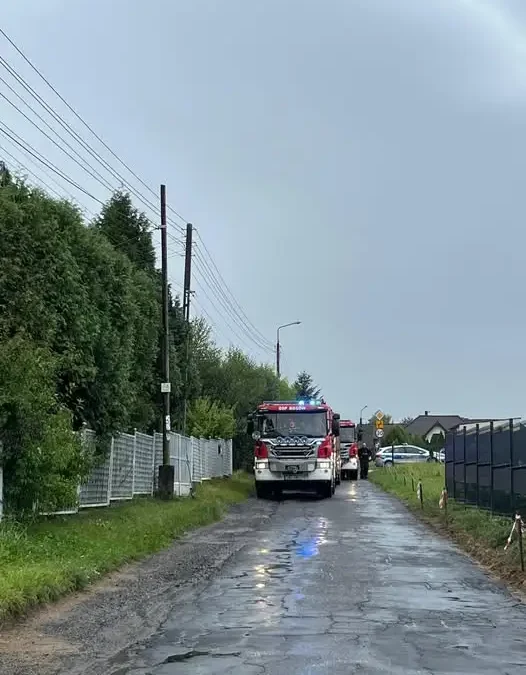 Wyjazd alarmowy w Rogowie. Zgłoszenie E-Call na ul. Wyzwolenia
