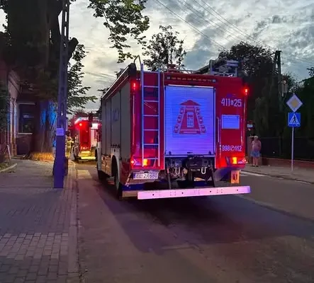 Interwencje brzezińskich strażaków: od pomocy medycznej po wypadek drogowy