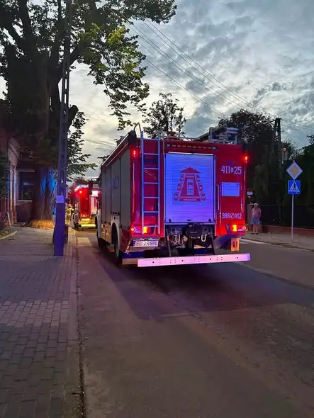 Interwencje brzezińskich strażaków: od pomocy medycznej po wypadek drogowy