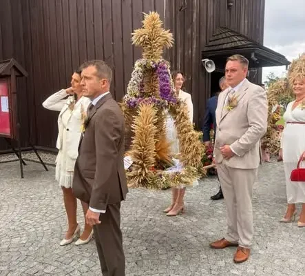 Wieniec dożynkowy „Brzezinianek” w gronie laureatów konkursu powiatowego