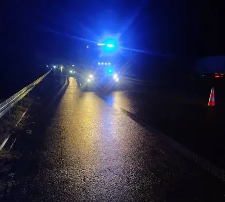 Zderzenie auta osobowego z ciężarówką na A2 pod Brzezinami. Jedna osoba poszkodowana