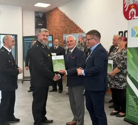 Powiat Brzeziński inwestuje w bezpieczeństwo: umowy „Ekostrażak” podpisane
