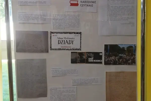 Wystawa o Mickiewiczu i Narodowym Czytaniu w bibliotece w Brzezinach