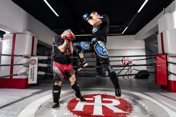 Policjant z Brzezin na podium mistrzostw Polski służb mundurowych w kickboxingu