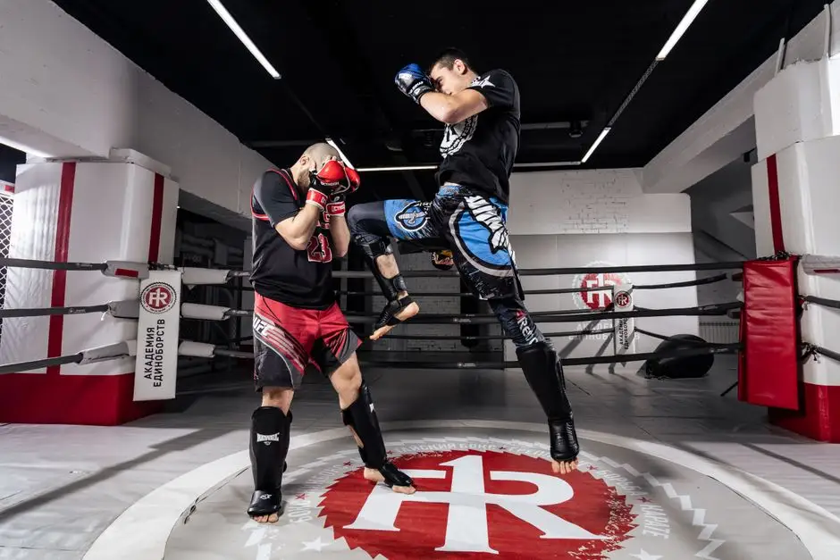 Policjant z Brzezin na podium mistrzostw Polski służb mundurowych w kickboxingu