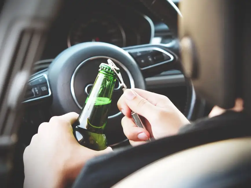 Pijany kierowca z Ukrainy rozbił auto na sklepie w powiecie brzezińskim