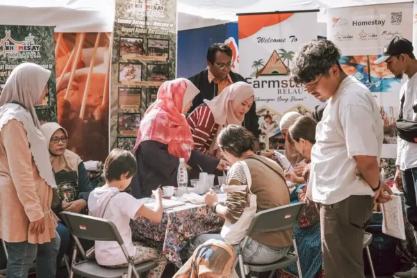 Powiatowy Urząd Pracy w Brzezinach na II Festiwalu Mody, Miodu i Wina