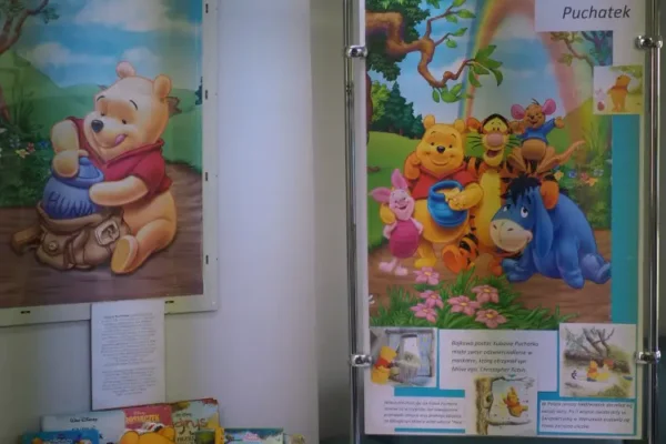 Setne urodziny Kubusia Puchatka – wyjątkowa wystawa w bibliotece w Brzezinach