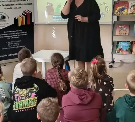 Przedszkolaki z Brzezin odkrywają polskie legendy z teatrzykiem Kamishibai
