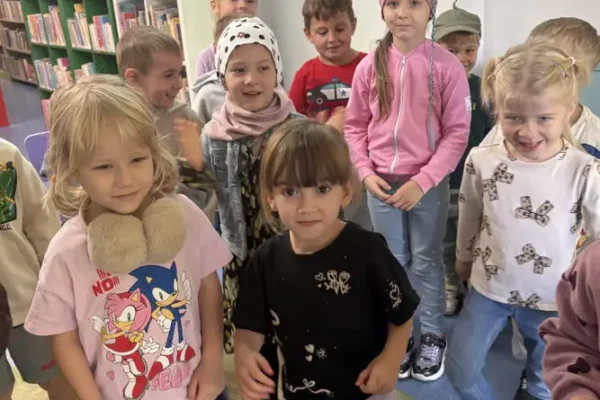 Światowy Dzień Zwierząt w brzezińskiej bibliotece – przedszkolaki z wizytą