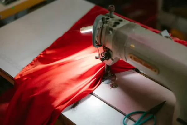 Praca: pomoc krawiecka – oferta z Powiatowego Urzędu Pracy w Brzezinach